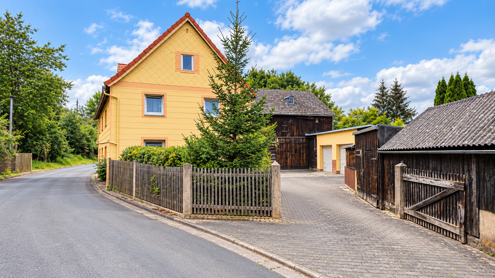 01_Titelbild_Aussenansicht_Strasse